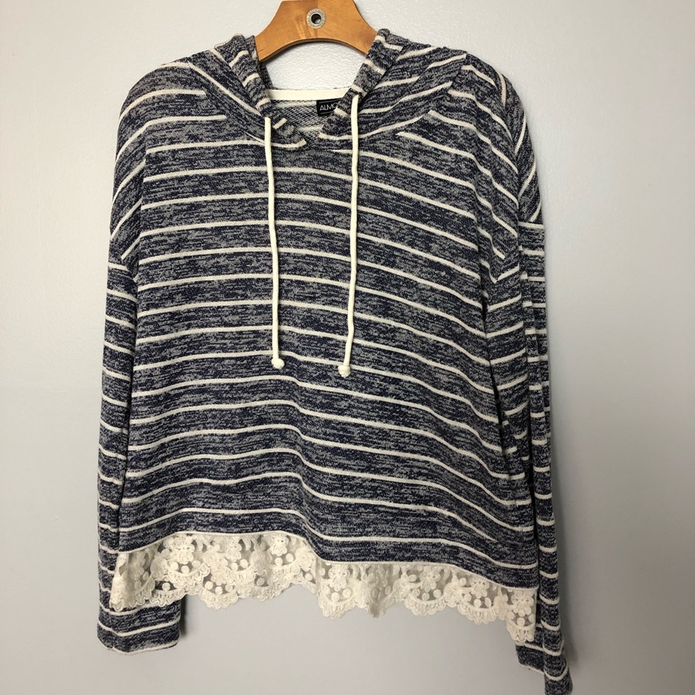 Women’s sweater almost famous XL